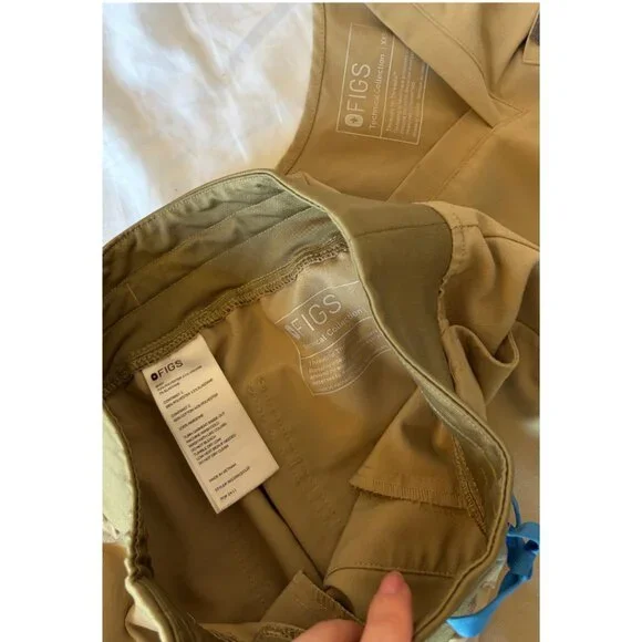 FIGS Women’s Medical Scrubs Khaki XXS & XS - Picture 8 of 9
